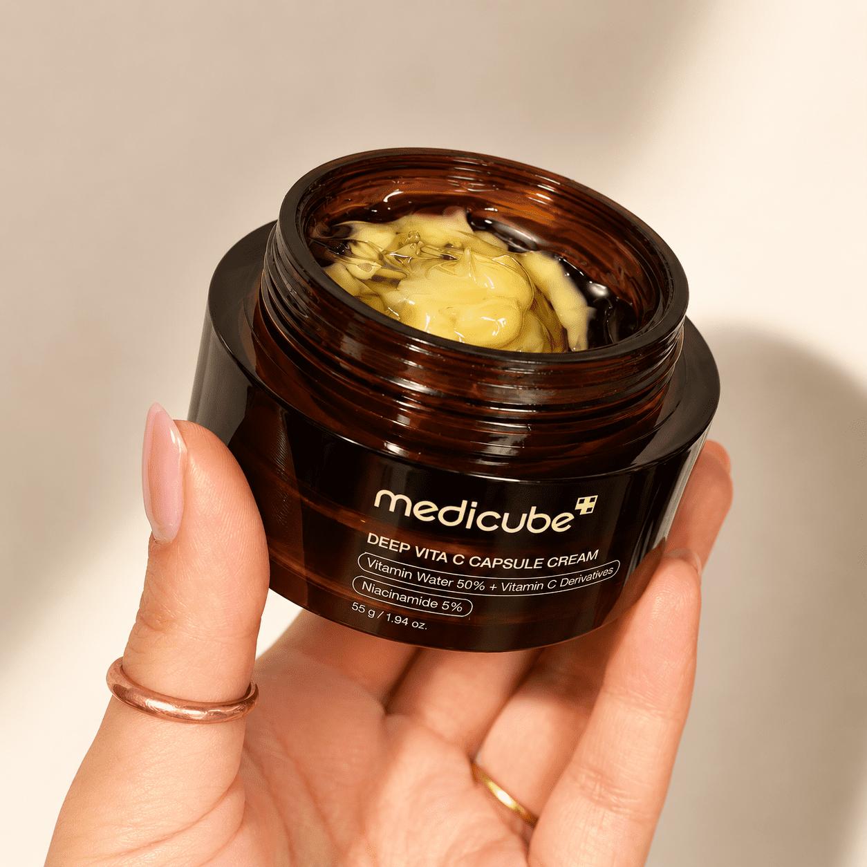 קרם כמוסות עם ויטמין C להבהרת עור הפנים מבית Medicube